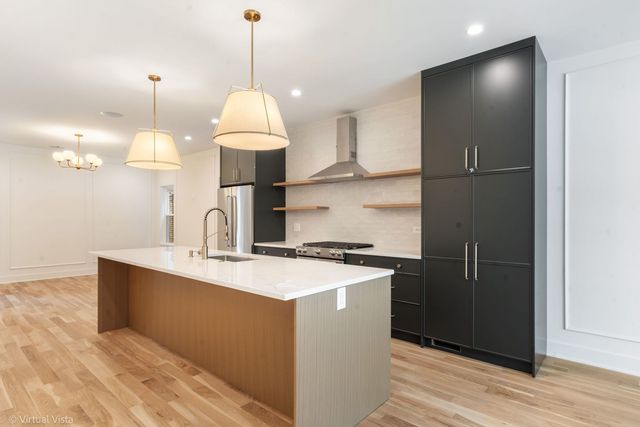 1530 W 18th Place 1, Chicago, IL 60608