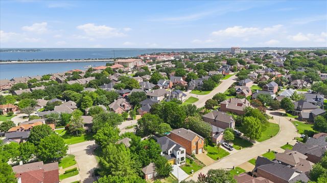 324 Valiant Drive, Rockwall, TX 75032