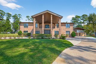 14464 Charred Oaks Drive, Willis, TX 77318