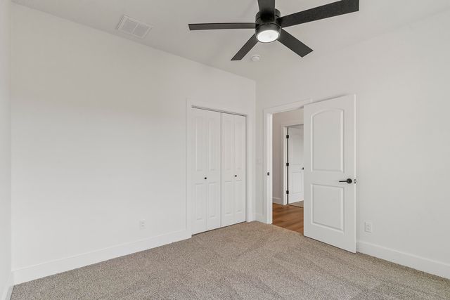 5940 S Hearthstone Court, Springfield, MO 65810