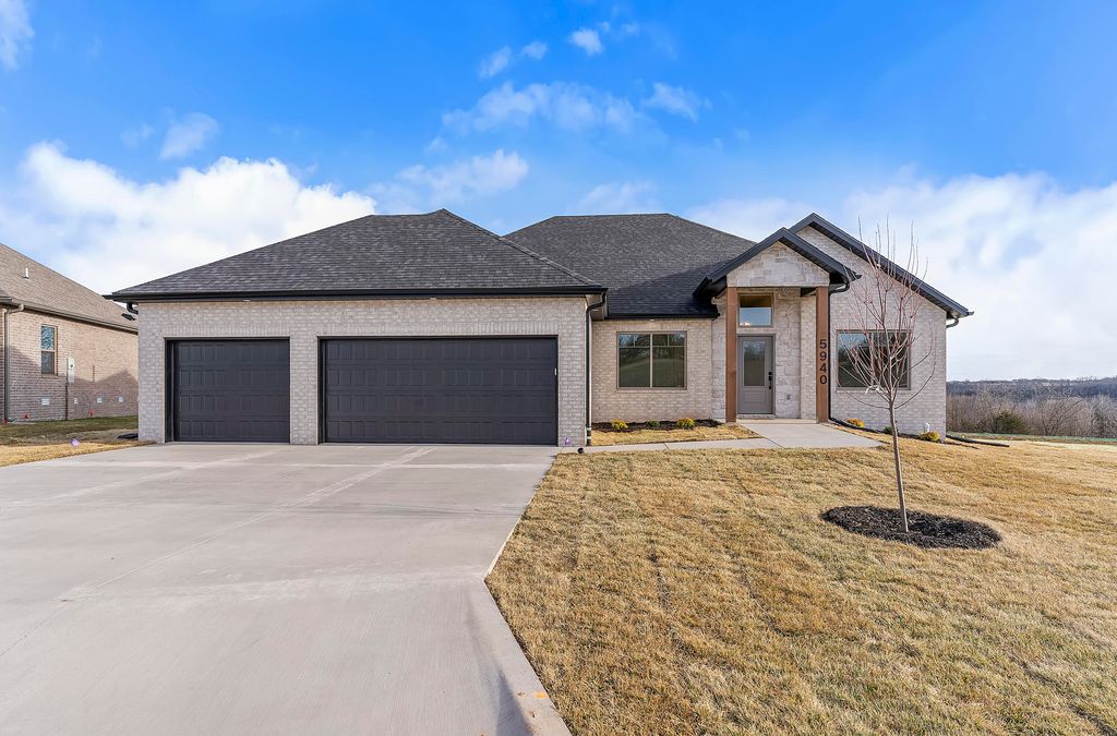 5940 S Hearthstone Court, Springfield, MO 65810