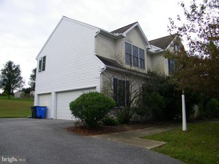 2730 WOODSPRING DR, York, PA 17402