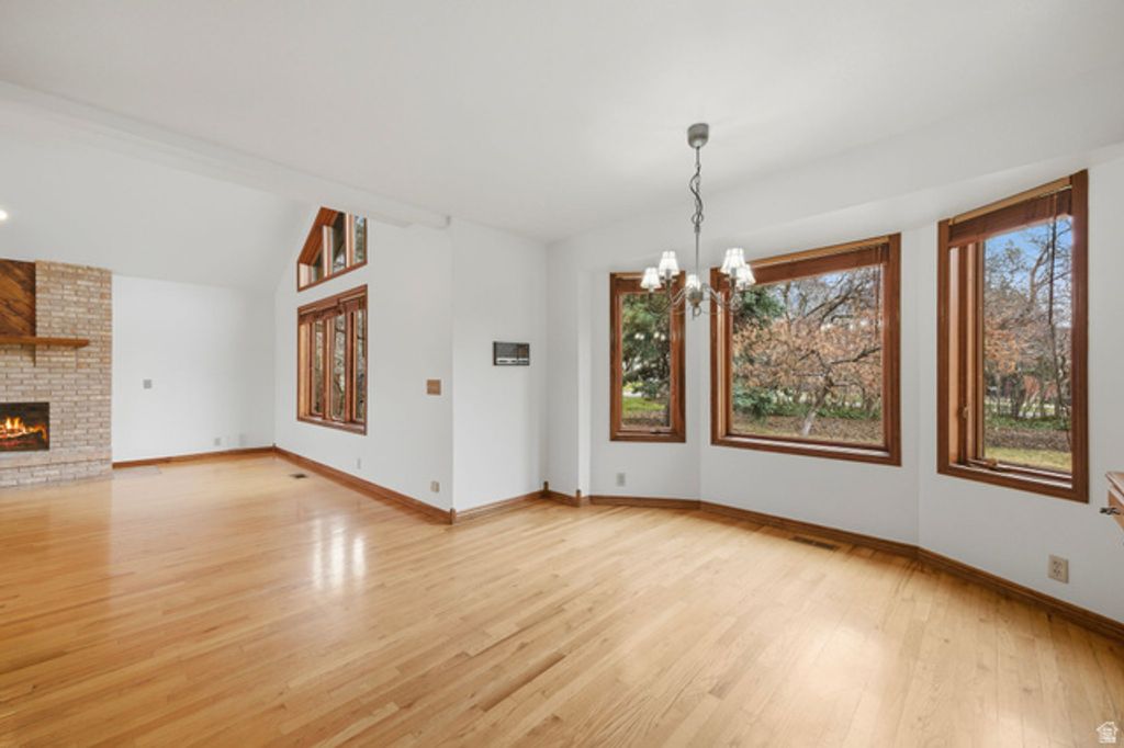 Image 13 of property listing at 32 NORTHRIDGE WAY, Sandy, UT 84092