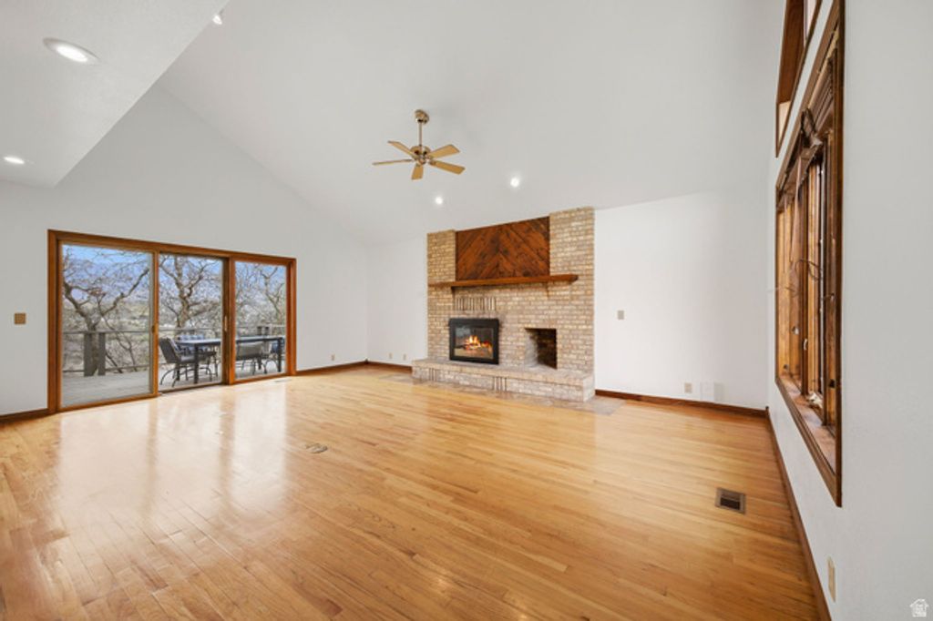 Image 15 of property listing at 32 NORTHRIDGE WAY, Sandy, UT 84092