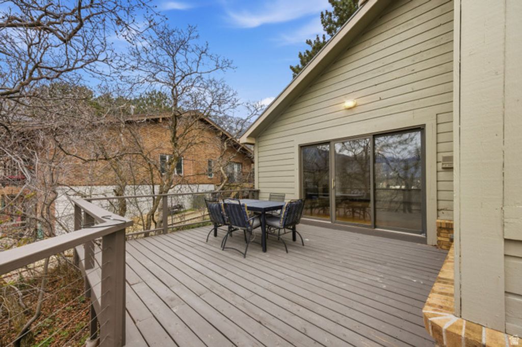 Image 16 of property listing at 32 NORTHRIDGE WAY, Sandy, UT 84092