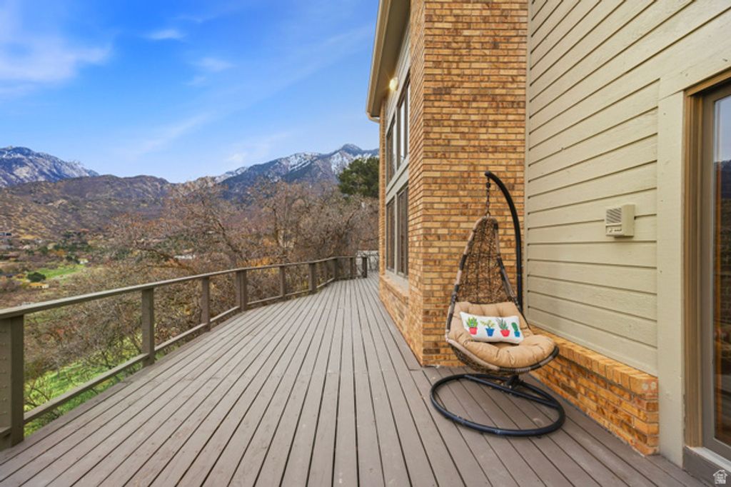 Image 17 of property listing at 32 NORTHRIDGE WAY, Sandy, UT 84092