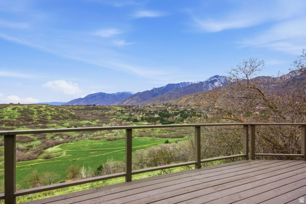 Image 18 of property listing at 32 NORTHRIDGE WAY, Sandy, UT 84092