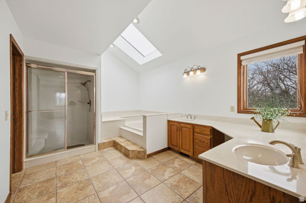 Image 20 of property listing at 32 NORTHRIDGE WAY, Sandy, UT 84092