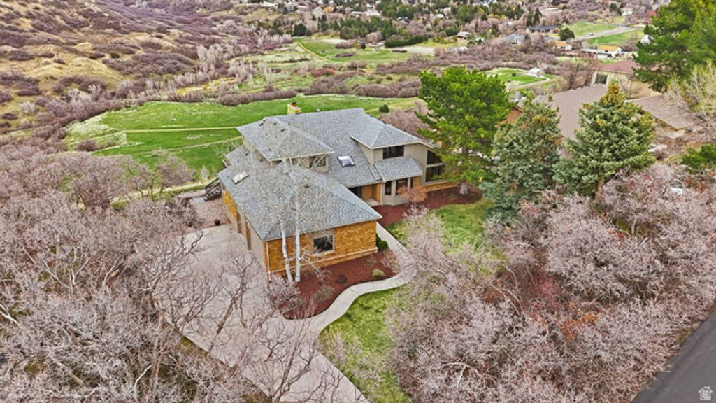 Image 3 of property listing at 32 NORTHRIDGE WAY, Sandy, UT 84092