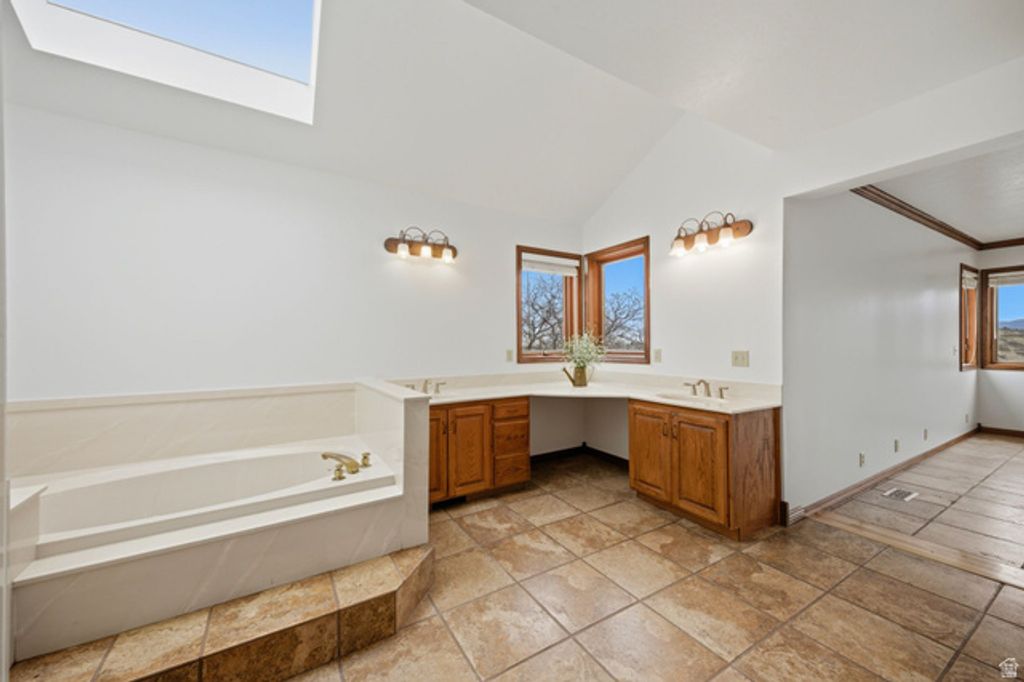 Image 21 of property listing at 32 NORTHRIDGE WAY, Sandy, UT 84092