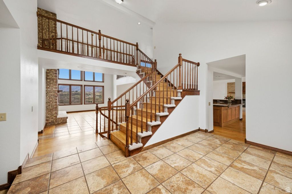 Image 24 of property listing at 32 NORTHRIDGE WAY, Sandy, UT 84092