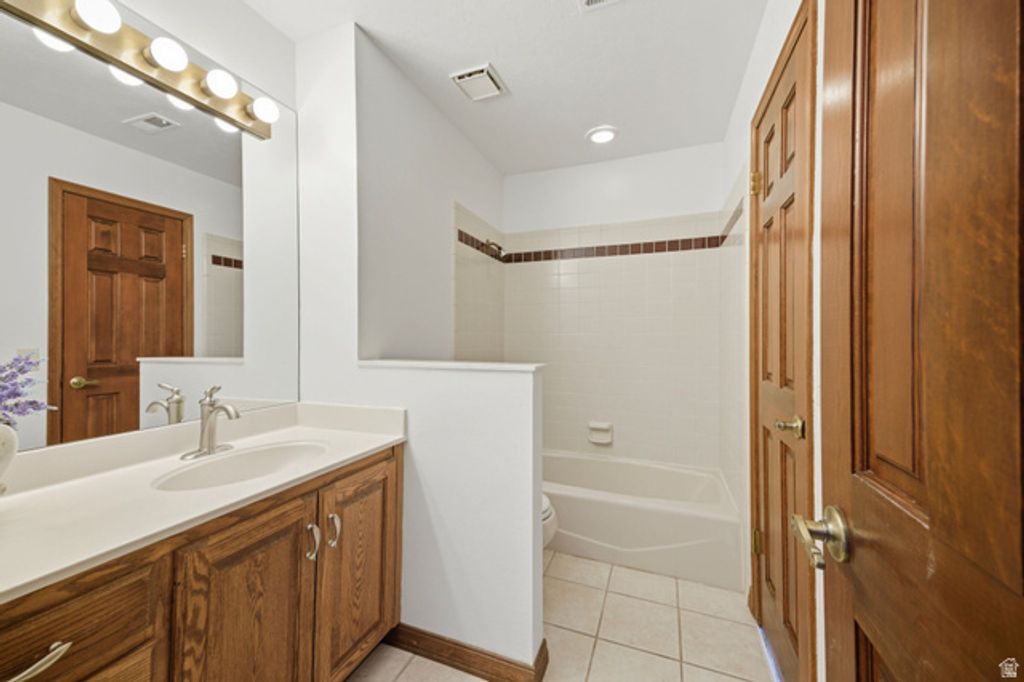 Image 30 of property listing at 32 NORTHRIDGE WAY, Sandy, UT 84092