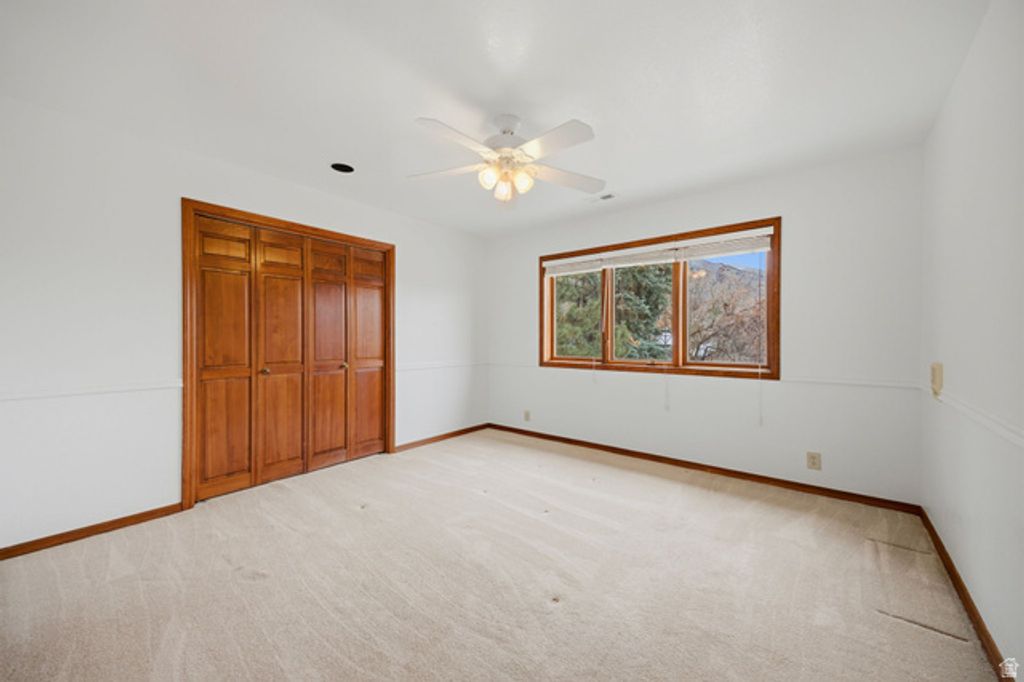 Image 31 of property listing at 32 NORTHRIDGE WAY, Sandy, UT 84092