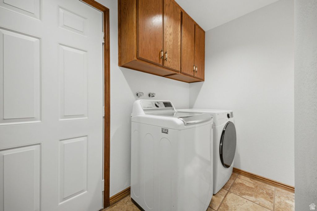 Image 32 of property listing at 32 NORTHRIDGE WAY, Sandy, UT 84092