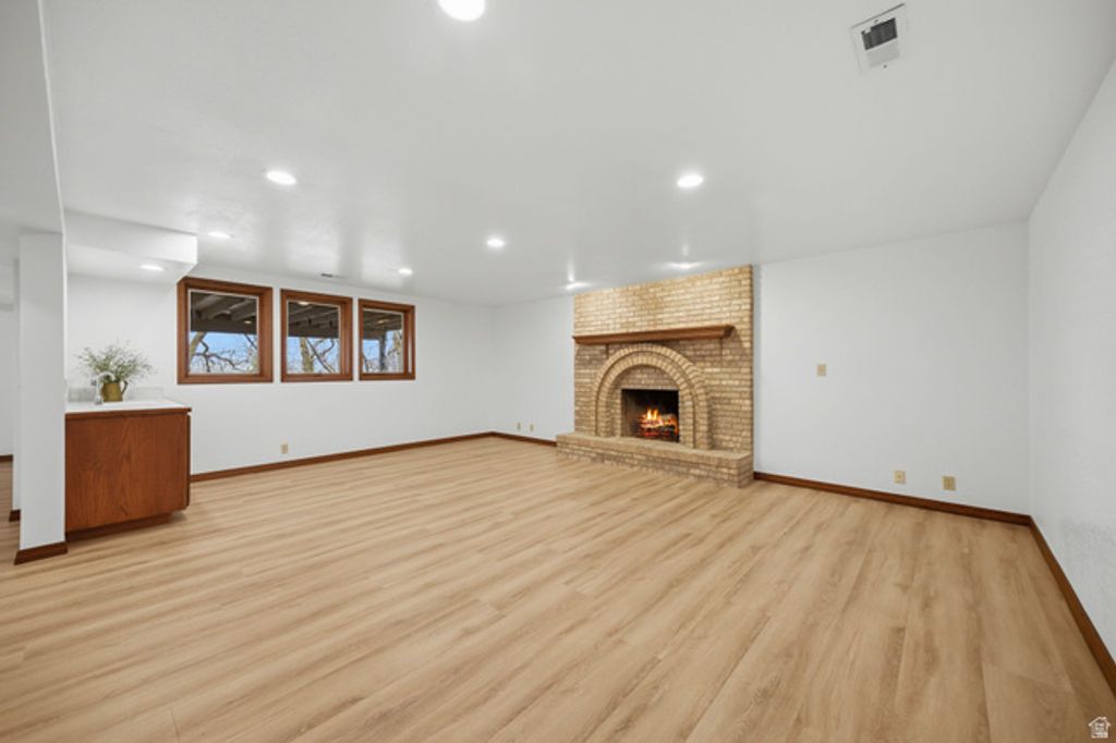 Image 34 of property listing at 32 NORTHRIDGE WAY, Sandy, UT 84092