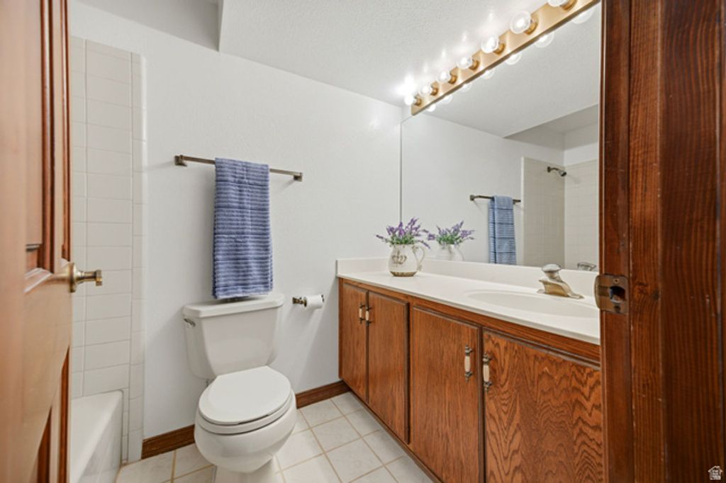 Image 35 of property listing at 32 NORTHRIDGE WAY, Sandy, UT 84092