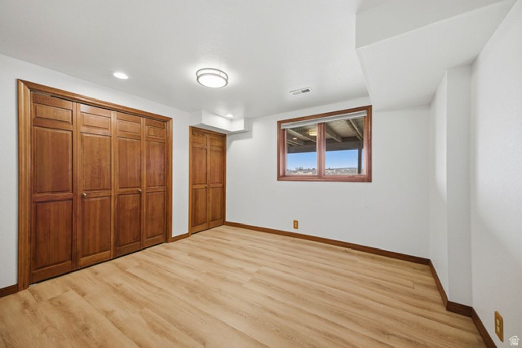 Image 36 of property listing at 32 NORTHRIDGE WAY, Sandy, UT 84092