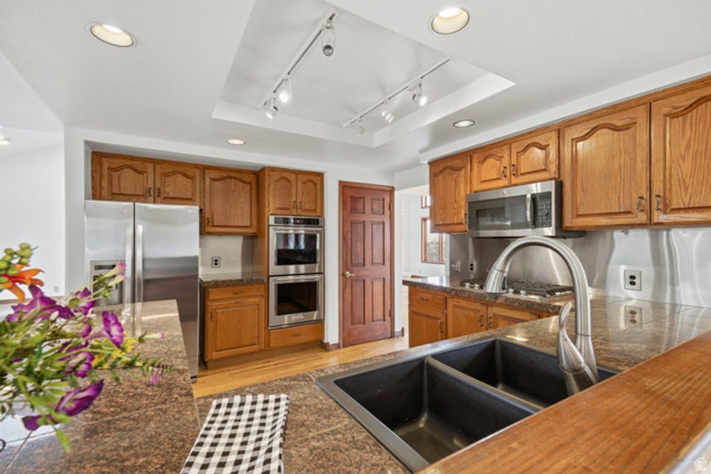 Image 10 of property listing at 32 NORTHRIDGE WAY, Sandy, UT 84092