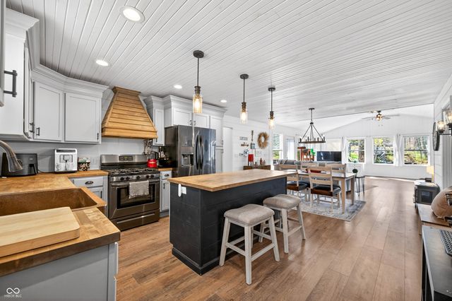 713 W Stopek Drive, Nineveh, IN 46164