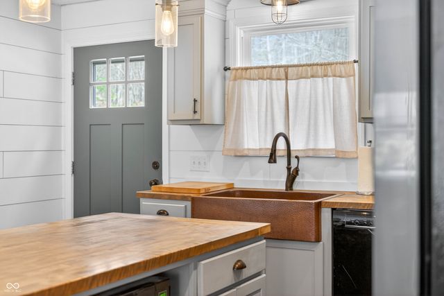 713 W Stopek Drive, Nineveh, IN 46164