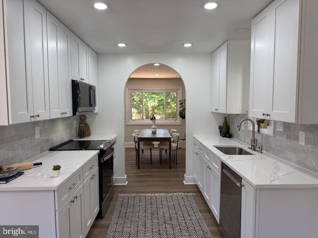 6505 ACORN CT, Temple Hills, MD 20748