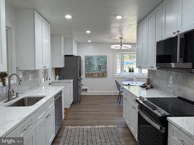 6505 ACORN CT, Temple Hills, MD 20748