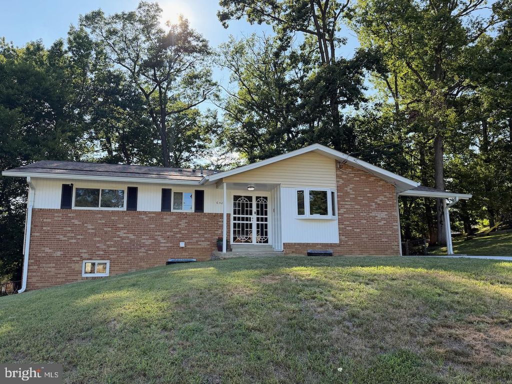 6505 ACORN CT, Temple Hills, MD 20748
