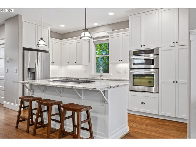 1634 Se SPOKANE St, Portland, OR 97202