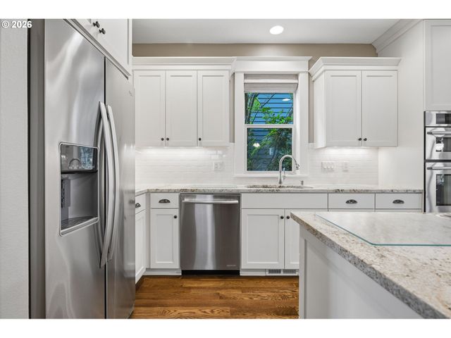 1634 Se SPOKANE St, Portland, OR 97202