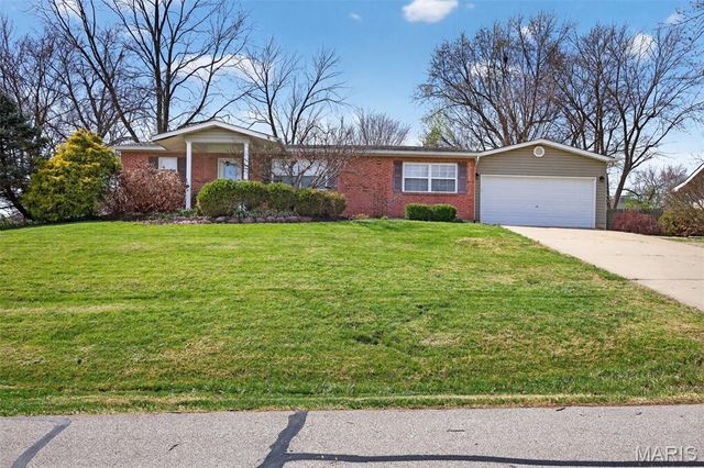 879 Starlight Drive, St Charles, MO 63304