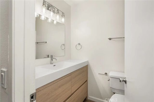 1380 Cabrillo Park G, Santa Ana, CA 92701