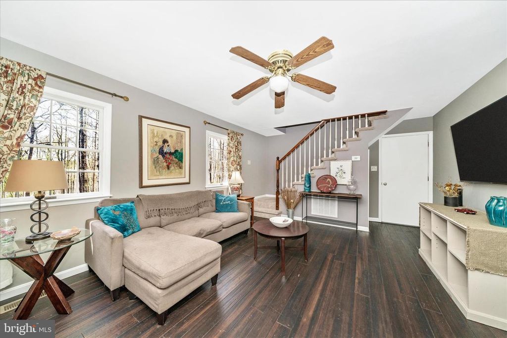 Image 11 of property listing at 15211 AVERY RD, Rockville, MD 20855