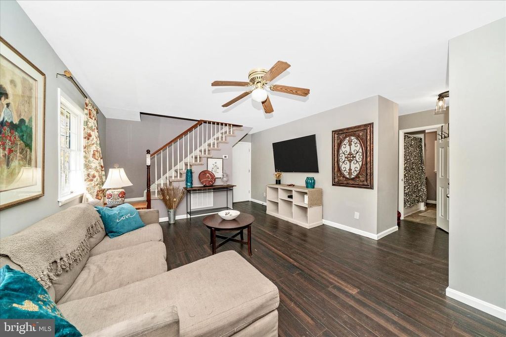 Image 12 of property listing at 15211 AVERY RD, Rockville, MD 20855