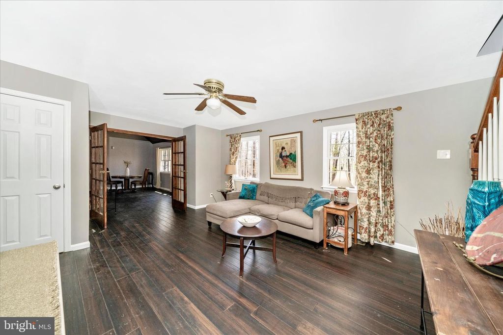 Image 13 of property listing at 15211 AVERY RD, Rockville, MD 20855