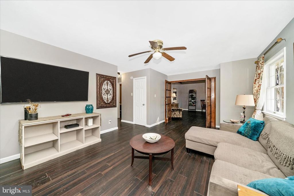 Image 14 of property listing at 15211 AVERY RD, Rockville, MD 20855