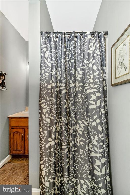 Image 31 of property listing at 15211 AVERY RD, Rockville, MD 20855