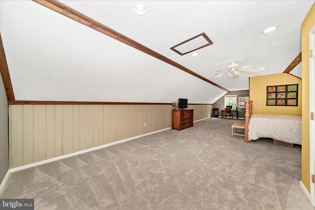 Image 33 of property listing at 15211 AVERY RD, Rockville, MD 20855