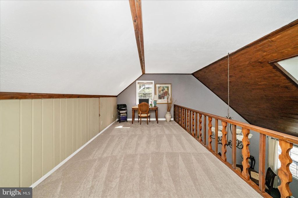 Image 38 of property listing at 15211 AVERY RD, Rockville, MD 20855