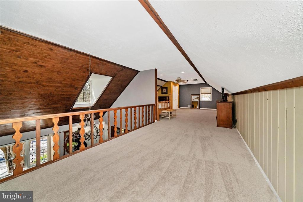 Image 39 of property listing at 15211 AVERY RD, Rockville, MD 20855