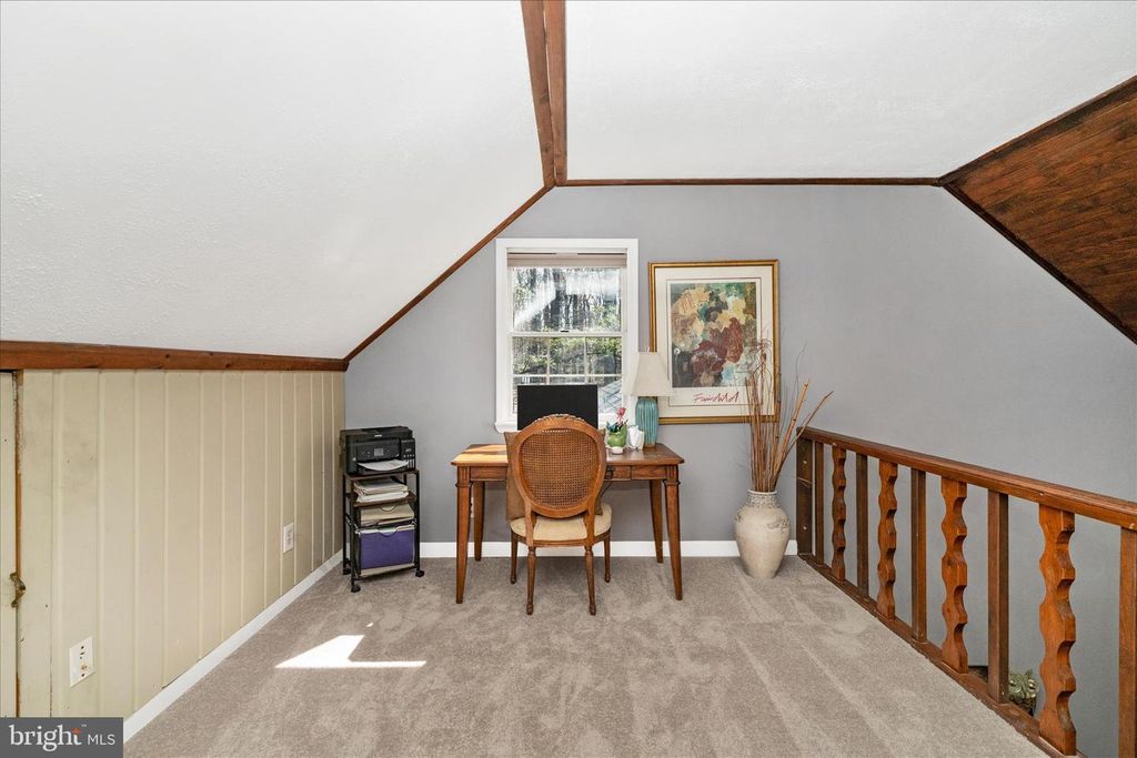 Image 40 of property listing at 15211 AVERY RD, Rockville, MD 20855