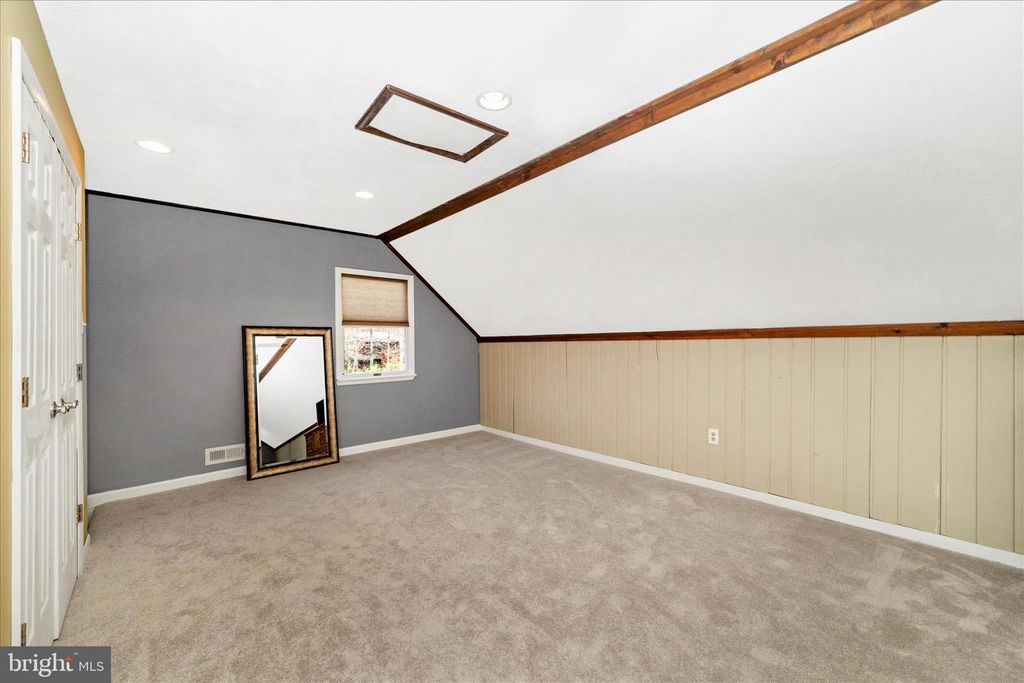 Image 41 of property listing at 15211 AVERY RD, Rockville, MD 20855