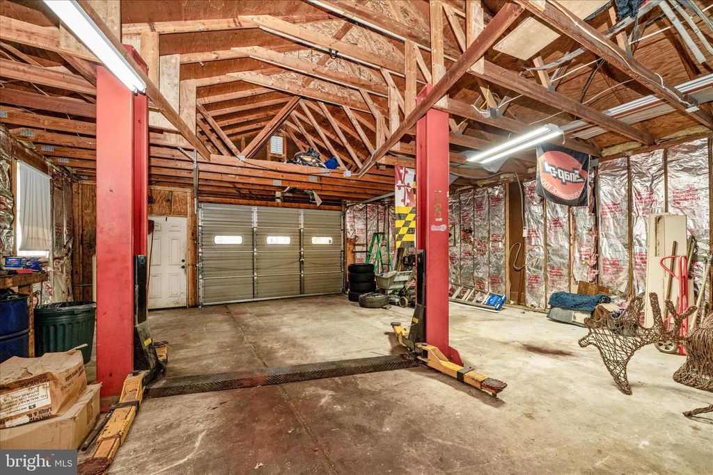 Image 43 of property listing at 15211 AVERY RD, Rockville, MD 20855