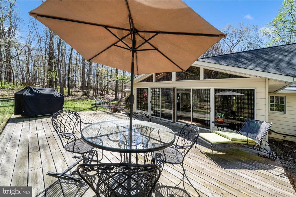 Image 46 of property listing at 15211 AVERY RD, Rockville, MD 20855