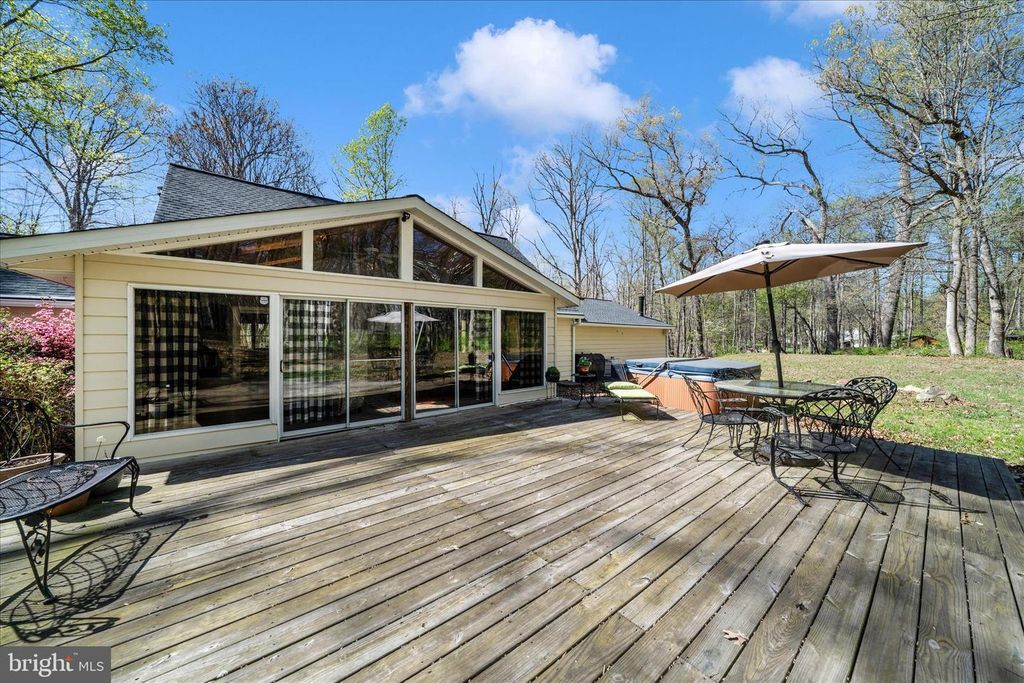 Image 47 of property listing at 15211 AVERY RD, Rockville, MD 20855