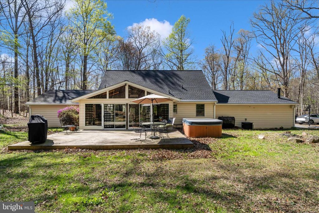 Image 49 of property listing at 15211 AVERY RD, Rockville, MD 20855