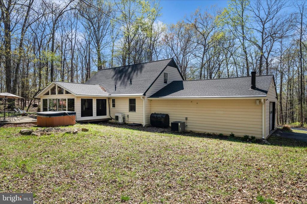 Image 50 of property listing at 15211 AVERY RD, Rockville, MD 20855