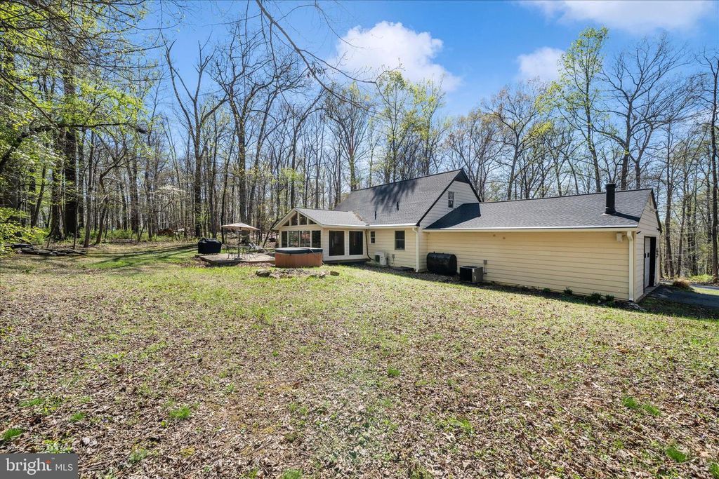 Image 51 of property listing at 15211 AVERY RD, Rockville, MD 20855