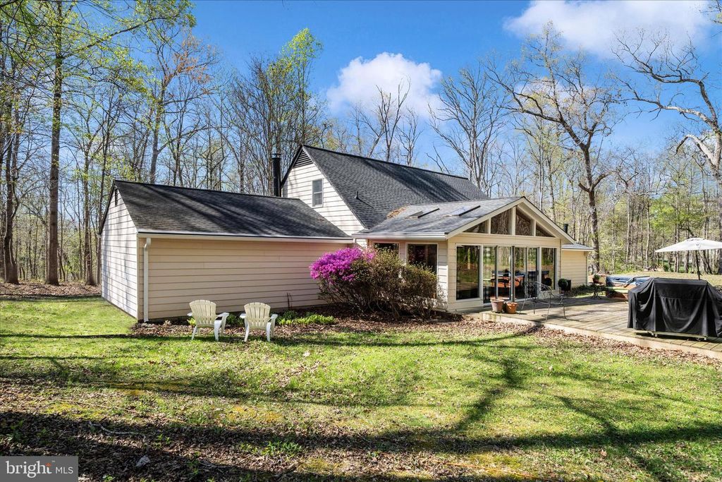 Image 55 of property listing at 15211 AVERY RD, Rockville, MD 20855