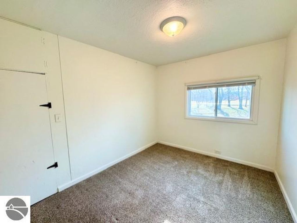 Image 10 of property listing at 421 Brown Street, St Louis, MI 48880