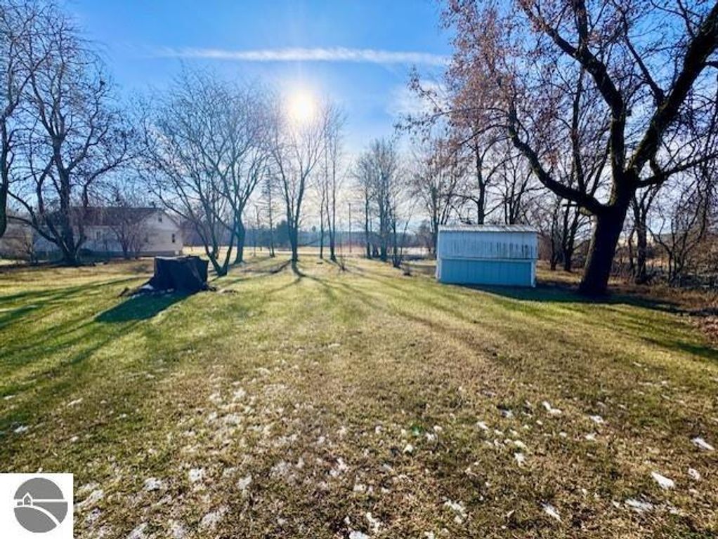 Image 14 of property listing at 421 Brown Street, St Louis, MI 48880